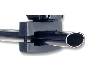 Adapter uniwersalny do monta�u uchwyt�w narciarskich na belkach owalnych np. Toyota