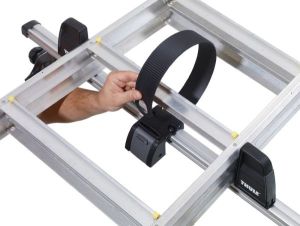 Uchwyt Thule Professional 330 do przewozu drabiny 3 cz�ciowej na belkach Thule Heavy-Duty